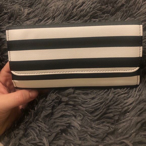 Brand new Kut from the Kloth Slim Stripped Wallet - Picture 2 of 4